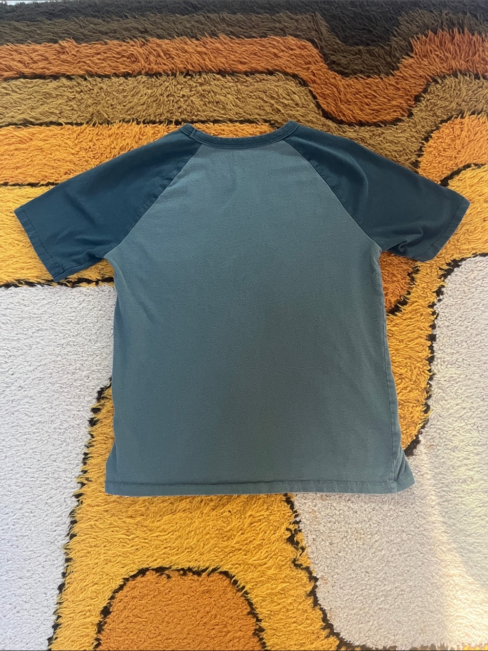 Gap Raglan Tee - Picture 2 of 3
